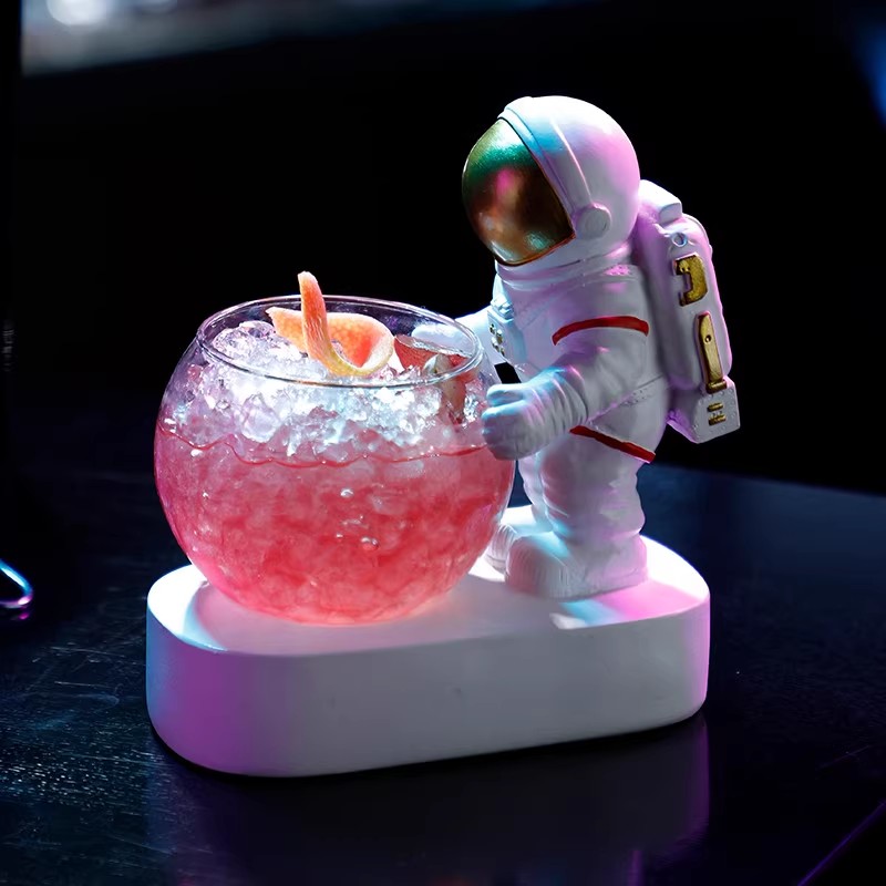 Wine Beer Mixed Drinks - 250ml クリエイティブな宇宙飛行士デザインのパーソナライズされた発光ドリンクグラス、ジュース、ビール、ミックスワイン用の特別なドリンクカップ