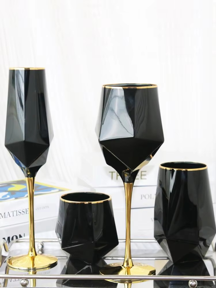 Wine Beer Whiskey - 純粋な黒のクリスタルのワイングラス,金色のエッジ,豪華なゴブレット,不規則なモデルの部屋,特別なシャンパンカップ,ウイスキー,ビールグラス