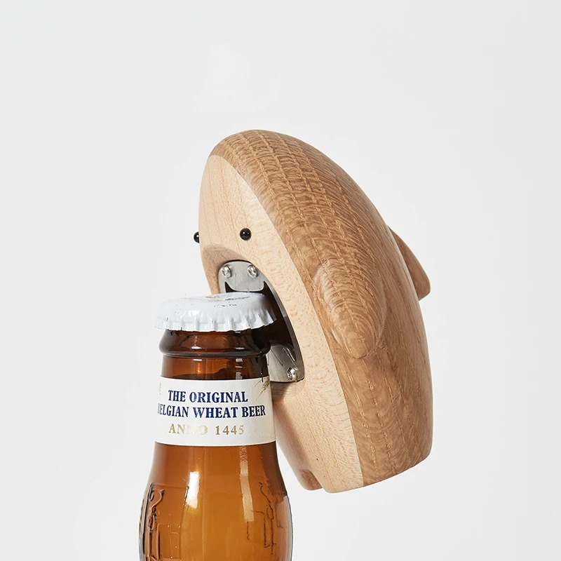 Wine In Beer Bottle - クリエイティブ木製サメ飾りビールボトルオープナー像ポータブルコルク抜きワインソーダキャップリムーバーツールパーティー家の装飾用