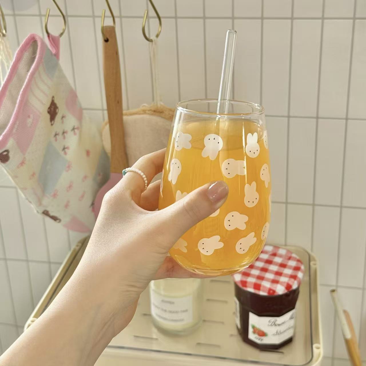 かわいいミッフィーのウサギ柄プリントガラスタンブラー、大容量 - Wine Bottle Size のレビューと価格