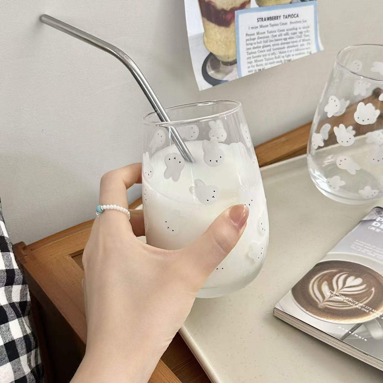 かわいいミッフィーのウサギ柄プリントガラスタンブラー、大容量 - Wine Bottle Size のレビューと価格