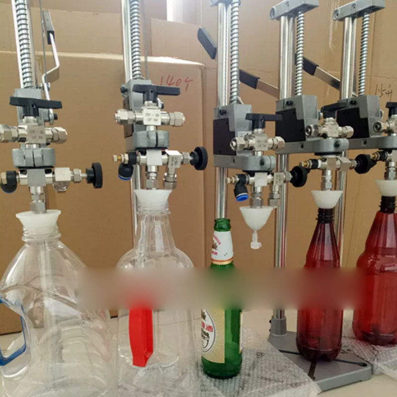 手動ボトルコルク圧着機、手動式ワイン・ビールボトルキャッピン - Wine Beer & Deli Reviews のレビューと価格
