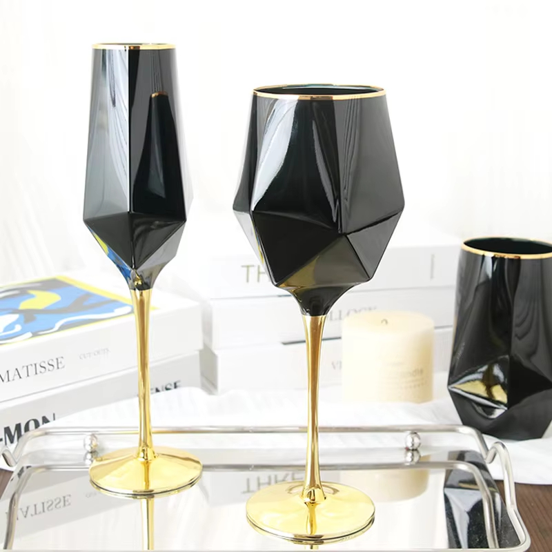 純粋な黒のクリスタルのワイングラス,金色のエッジ,豪華なゴブ - Wine Beer Whiskey のレビューと価格