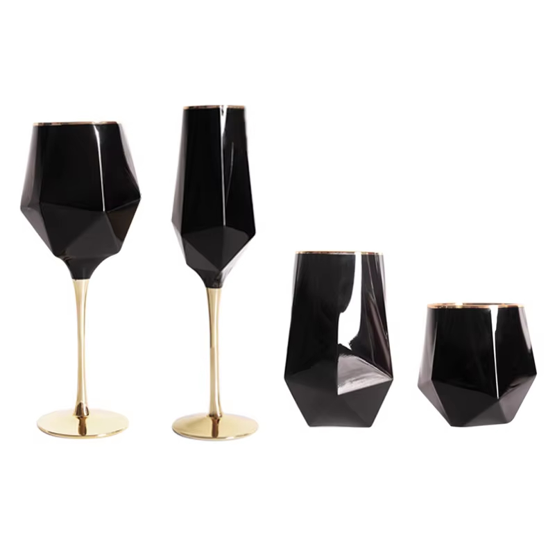 純粋な黒のクリスタルのワイングラス,金色のエッジ,豪華なゴブ - Wine Beer Whiskey のレビューと価格